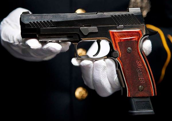 Как на парад. Пистолет SIG Sauer 320 M17 Ceremonial